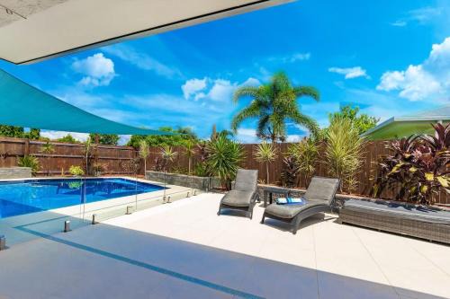 Tropical Dreams - Spacious Retreat with Private Pool