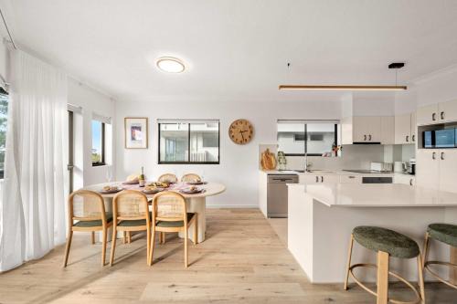 Palm & Tide Retreat - Kings Beach Pool & BBQ