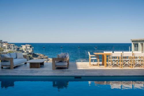 Lurline Bay Retreat, Heated Pool and 4BR Luxury