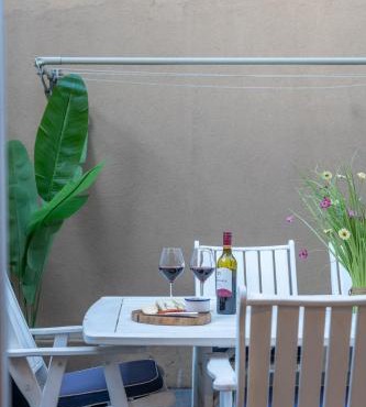 CBD villa, King Suite, Garage, BBQ, Pets, Walk Everywhere