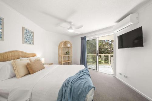 Surfside Buddina Beachfront 3bed Apt - Direct Beach Access
