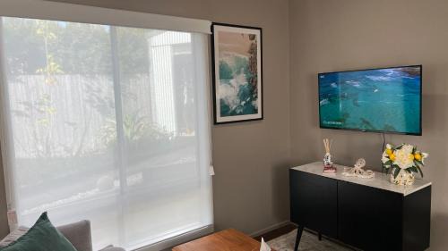 Entire Granny Flat with Pool