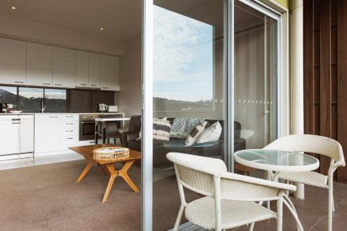 Montage Apartment + Views + Location + Car Parking