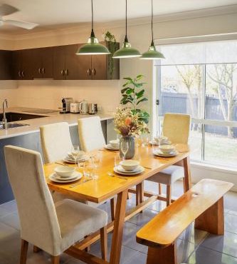 Nora Poolhouse, Peaceful Stay near all Essentials