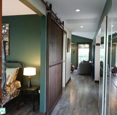 Beautifully Elevated Treehouse Apartment