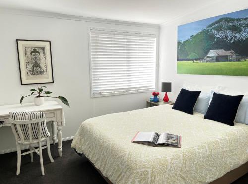 Nicole Guest House - Private Room & Bathroom - 6kms from City
