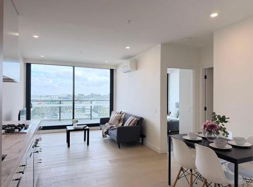 Modern M City Resort Suite 2BR w Balcony Parking M2808