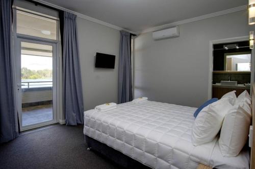 Lakes and Ocean Hotel Forster