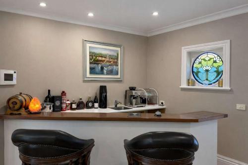 Private Countryside Retreat Near Melbourne Pool Huge Grounds