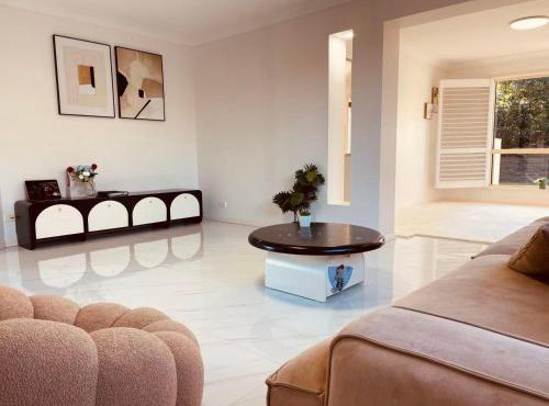 Carindale family home, private pool, leisure accommodation