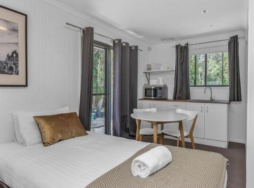 Lennox Coastal Retreat - resort-style home w. pool