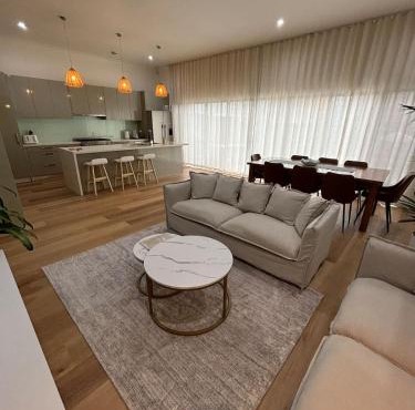 Vida Hamilton - 3 bed, 2 bath kids playground!