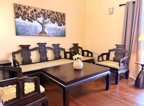 Maggie's Guesthouse - large property with pool, billiards, tennis court, BBQ & more