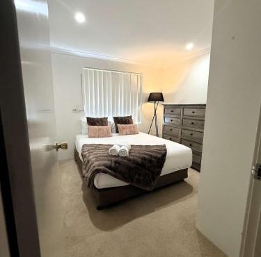 4 Private 3BR Villa Near Yokine & Parking