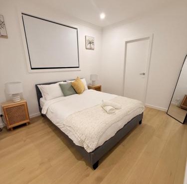 4BR Family Escape - Exotic Lake view and Kangaroos