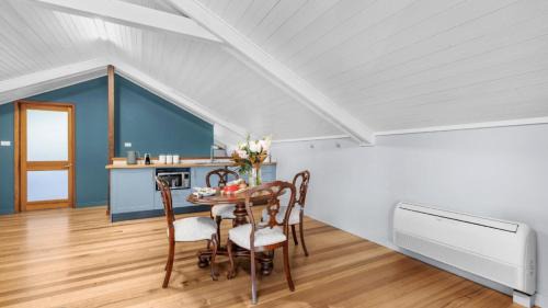 Magpie Loft - The Vintage Holiday House
