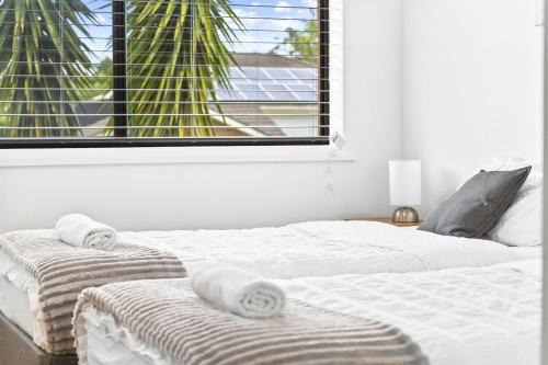 Charming & Tranquil Getaway- Walk to Cafés shops