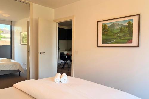 Rooftop CBD View, Stylish Apartment, Heart of Brunswick