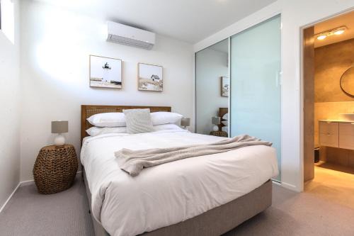 Elegant 2-Bed Apartment with Stunning Views