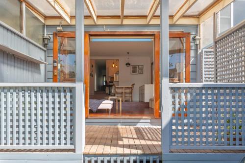 Stylish 2-Bed Cottage in Trendy Erskineville