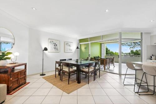 Lovely 3-Bed with Alfresco Dining by Custom Bnb Hosting