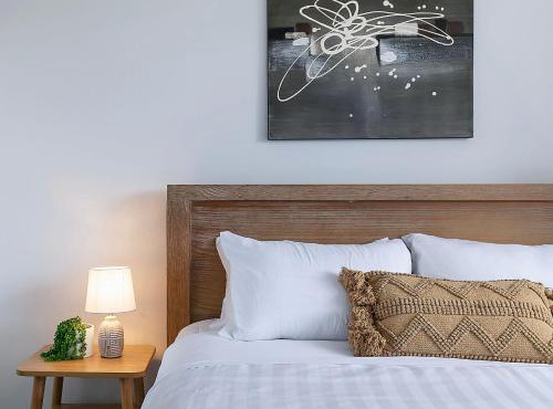 Dakabin Escape - Modern Comfort near Dining & Shops