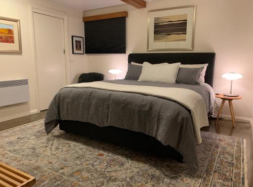 Spacious Apartment - Warm and Welcoming in Lindisfarne, 8 min from CBD