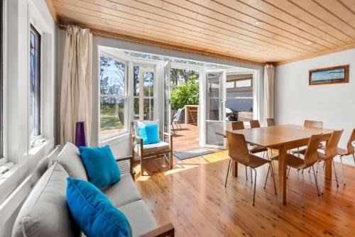 Banksia Cottage - Pet Friendly Waterfront