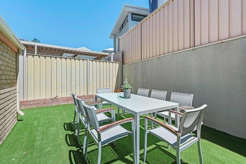 4BR Ardross Mid-Century Home Walk To Garden City