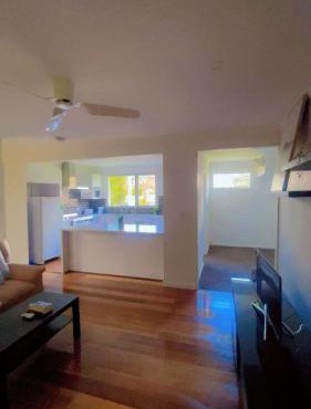 Modern 3BR home, Close to parliament , Canberra