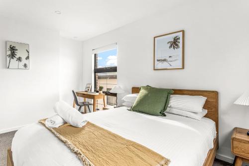 Station & Surf 3BR Wollongong Townhouse