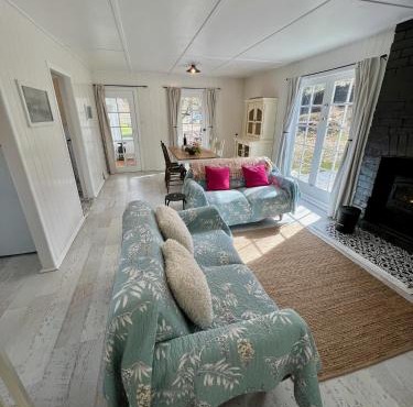 Old Oak Tree Cottage