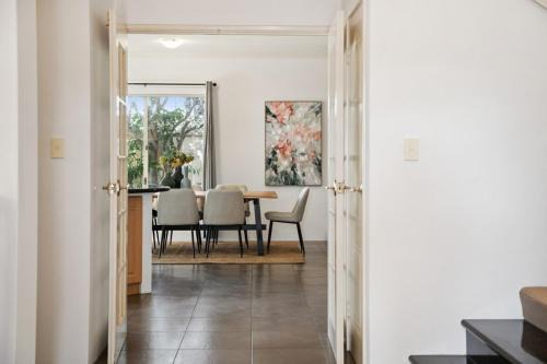 Beaufort Retreat - 4BR Family Stay - Hyde Park