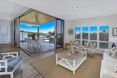 GEORGE8- THE ULTIMATE, FAMILY BEACH HOUSE!