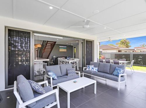 WATERFRONT HOME BORDERING MOOLOOLABA