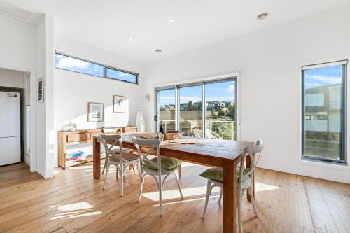 ALMA - sun filled stylish beach house