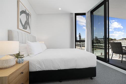 Spacious 2-Bed Apartment with Rooftop Views