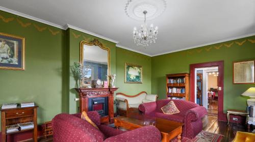 The Lodge on Elizabeth
