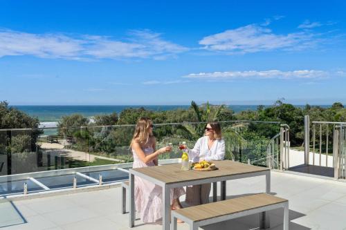 Absolute Beachfront Marcoola - Private Pool - Private Spa Bath - Games