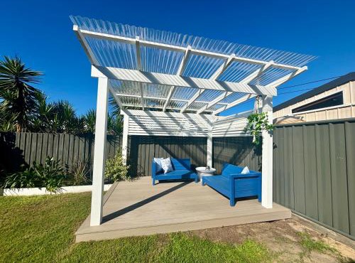 Book, Wine & Sinker - Home in Patonga Beach - Pet Friendly, 4 Bedrooms
