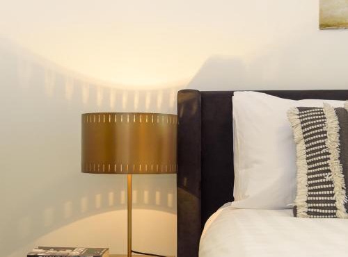 Cosmo Stays- Designer Apartment Fabulous Location