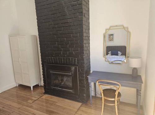 RoseIris Cottage - City Charm