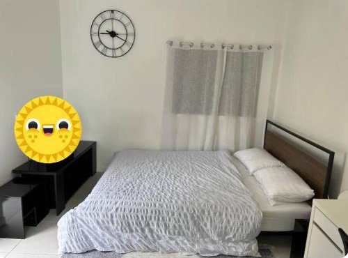 Quiet, private studio 1 queen bed reasonable price for couples and single
