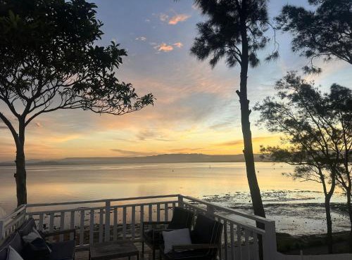 Dreamy Lake Retreat & Sunsets
