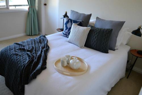Spacious 2BR Heritage a few metres from the City - Hosted by Canstay
