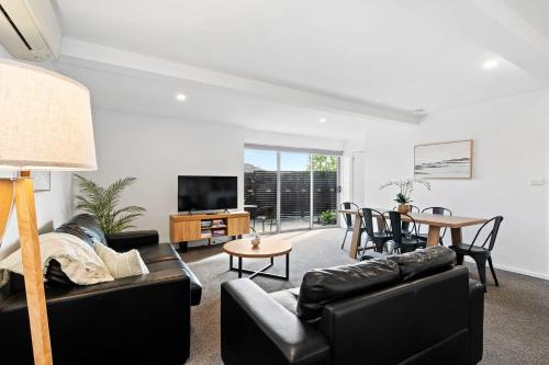 The Retreat at 165 New renovated unit Sleeps 6