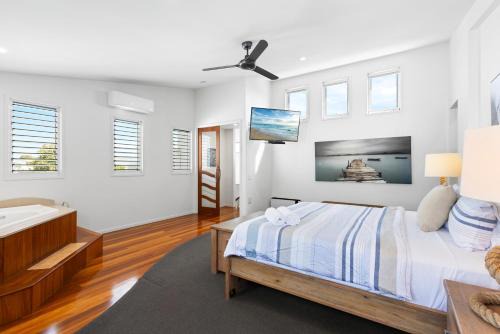 Beecheyana North - Beach Villa with heated pool