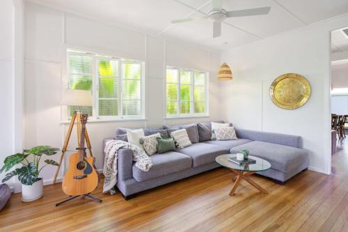 Moffat Beach Entertainer with Kids Retreat & Walk to Beach