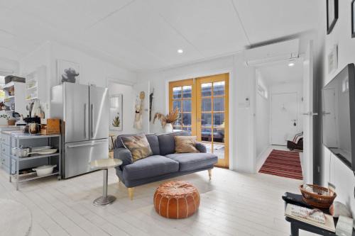 Adrift - Pet-friendly - 5 min Walk to Bay - Rustic Charm