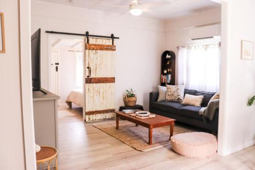 The Old Cottage by Book Jervis Bay - Country Couples Retreat